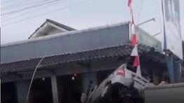 Kecelakaan Maut di Subang Tewaskan 1 Orang, Mobil Sampai Hancurkan Rumah Warga