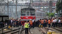 Gegara Temperan, 10 Perjalanan Commuter Line Bogor Terlambat