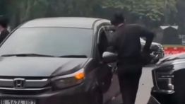Polisi Telusuri Aktivitas 2 Pria di Kolong Mobil GBK yang Viral di Medsos