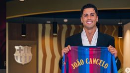 Barcelona Resmi Datangkan Joao Cancelo dari Al Hilal