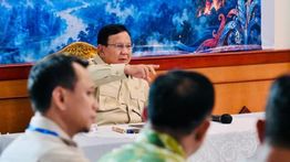 Seskab Teddy: Presiden Prabowo Pastikan Perkuat Pengendalian Karhutla di Kalteng