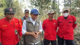 Dicari Netizen Indonesia Raya, Menhut Raja Juli Ada di Lokasi Kebakaran Hutan Kalimantan