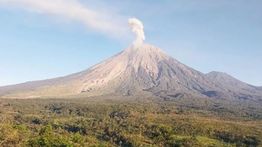 Gunung Semeru Alami 21 Kali Gempa Letusan dalam 6 Jam, Status Siaga