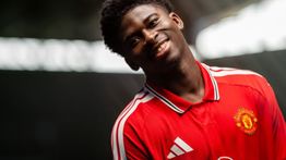 Baru Gabung Manchester United, Carlos Baleba akan absen Tiga Pekan