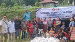 Hari Kedua Baksos GEKIRA di Flores, 150 Paket Sembako Disalurkan ke Tiga Desa di Nagekeo