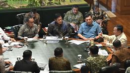 Rapat Malam di Hambalang, Prabowo Bahas Penyesuaian Syarat Warga Dayak Masuk TNI hingga Penanganan Karhutla