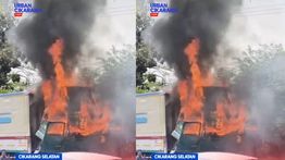 VIDEO: Truk Wingbox Ludes Terbakar di Cikarang