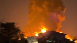Api Melalap Sejumlah Lapak di Srengseng, Jakarta Barat
