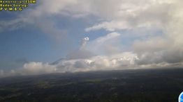 Gunung Semeru Erupsi Minggu Pagi, Kolom Abu Capai 1.000 Meter di Atas Puncak