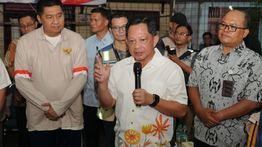 Mendagri Tinjau Program Bedah Rumah di Bukit Duri, Ajak Pemda Dukung Percepatan Perbaikan Hunian