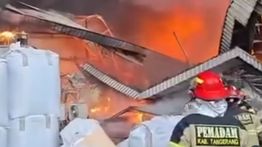 Pabrik Plastik di Balaraja Ludes Terbakar