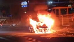 Mobil Hangus Terbakar di Bintaro Sektor 7