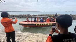 Tim SAR Perluas Area Pencarian Kapal Pembawa Rombongan Jurnalis di Krakatau