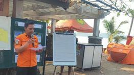 Basarnas Kerahkan 18 Kapal dan Helikopter Cari Delapan Warga di Selat Sunda