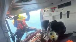 Helikopter Basarnas Evakuasi Satu Korban Selamat KM Virgo Transport 8