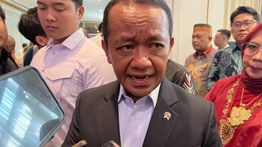 Bahlil Ungkap Penyebab Antrean Panjang SPBU di Makassar
