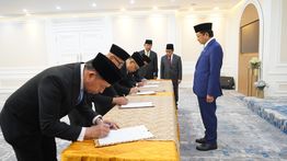 Menag Nasaruddin Lantik Basnang Said sebagai Dirjen Pesantren Pertama