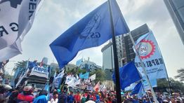 Massa KBPBI Bubar dengan Tertib Usai Sampaikan Aspirasi di Gedung UOB