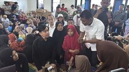 Wapres Gibran Temui Pengungsi Banjir Bandang di Solok