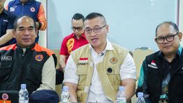 Kolaborasi Bareng BPBD, Kenneth DPRD DKI Tebar 1 Ton Garam Untuk Modifikasi Cuaca