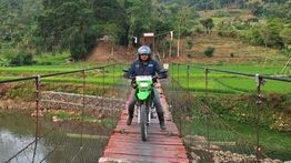 Menembus Pegunungan, Mantri BRI Setia Dampingi Warga Garut Selatan