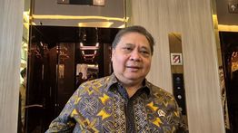 Rupiah Makin Dekati Rp18 Ribu per Dolar AS, Airlangga: Fluktuasi Itu Biasa