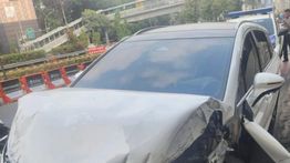Polisi Dalami Penyebab Mobil Tabrak Fasilitas Umum di Jaksel