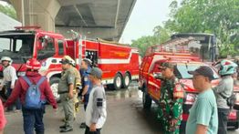 Damkar Tabrak 6 Kendaraan di Jalan Raya Bekasi