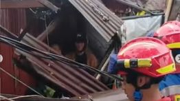 VIDEO: Detik-detik Evakuasi 4 Orang Terjepit Baliho Ambruk di Bandung