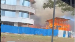 VIDEO: Bangunan Samping AEON Mall Terbakar Hebat