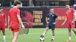 Herdman Ungkap Kondisi Thom Haye Usai Kartu Merah Lawan Malaysia