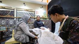 BNI Dorong Pertumbuhan Ekonomi Perajin Lewat Penguatan Kapasitas dan Pasar UMKM Batik