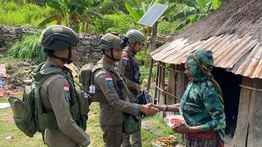Satgas Damai Cartenz Gelar Patroli Humanis di Distrik Muara Puncak Jaya