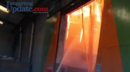 VIDEO: Pabrik Makanan di Cikupa Tangerang Kebakaran Hebat