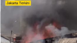 Kebakaran Hantam Rumah Warga di Kebon Jeruk