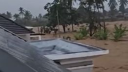 Banjir Bandang Kembali Landa Sumbar, Warga Terpaksa Naik ke Loteng untuk Selamatkan Diri