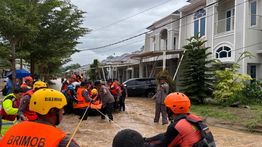 Polri Kerahkan Personel dan Dirikan Posko Kesehatan Tangani Banjir Padang