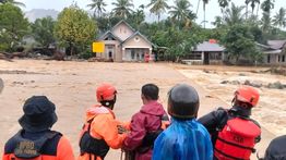 Pemerintah Gerak Cepat Tangani Banjir Padang, Ratusan Warga Dievakuasi dan Bantuan Disalurkan