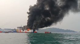 KMP Batu Mandi Terbakar di Alur Masuk Pelabuhan Merak, Asap Membumbung Tinggi