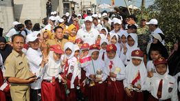 Tanam Mangrove di Demak, Menko AHY Dorong Solusi Berbasis Alam untuk Lindungi Pesisir Pantura Jawa