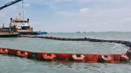 PTK Gerak Cepat Bantu Pemadaman KMP Batumandi dan Amankan Perairan