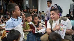 Seskab Teddy Diam-diam Sidak Sekolah Rakyat di Cikarang Jelang Waktu Istirahat Malam