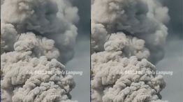 VIDEO: Gunung Anak Krakatau Semburkan Abu Vulkanik Tertubi-tubi