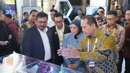 Kunjungi Booth TelkomGroup di BTW 2026, Menkomdigi Tinjau Peran NeutraDC bagi Kedaulatan Ekosistem AI Data Center