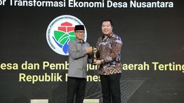 Kemendes Raih Nusantara Awards Kategori Orkestrator Transformasi Ekonomi Desa Nusantara