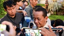 Prabowo Panggil Menko Bahlil, Bahas Listrik Desa hingga Pabrik Baterai CATL&ndash;Antam