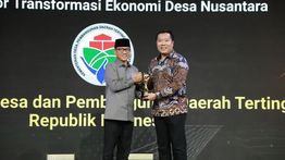 Kemendes Raih Nusantara Awards Kategori Orkestrator Transformasi Ekonomi Desa Nusantara