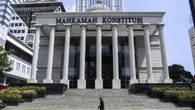 Mahkamah Konstitusi (MK) menolak permohonan uji materi terkait Pasal 29 huruf e Undang-Undang Nomor 19 Tahun 2019 tentang KPK, yang diajukan oleh mantan penyidik KPK Novel Baswedan bersama rekan-rekannya.