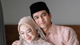Sejumlah artis Indonesia menggelar pernikahan mewah namun malah berakhir dengan perceraian. 