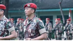 Brigadir Jenderal (Brigjen) Aulia Dwi Nasrullah belakangan ini ramai disebut-sebut sebagai perwira tinggi termuda di Indonesia saat ini. Bukan tanpa alasan, usianya saat ini belum menginjak 50 tahun.